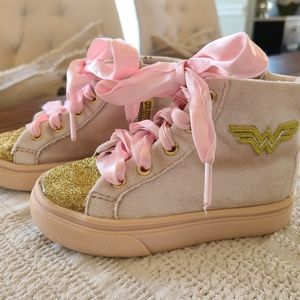 Wonder Woman Pink & Gold Velour Sneakers - Toddler 8